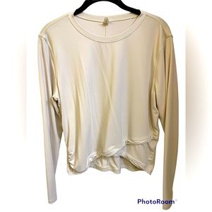 Lululemon do the Twist long sleeve crew neck. Size 10. Excellent condition.
